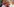 Eine Hand formt das "Peace-Zeichen", im Hintergrund ist Modis Gesicht zu sehen