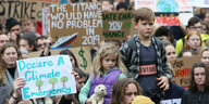 Viele Kinder bei eine Demonstration