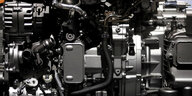 Schwarz-Weiße Innenansicht eines Diesel-Motors