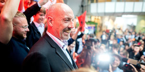 Bremer Carsten Meyer-Heder, Spitzenkandidat der CDU, spricht zu seinen Anhängern nach der Bekanntgabe der ersten Wahlprognose