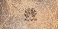 zerkratztes Huawei-Firmenlogo