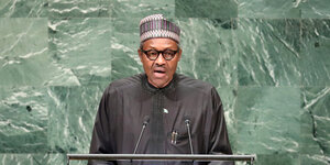 Nigerias Präsident hält Rede