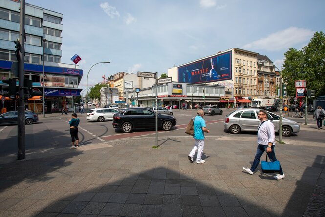 Die Potsdamer Straße an der Kreuzung mit der Kurfürstenstraße