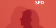 Schatten auf einer roten Wand mit SPD-Logo
