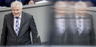 Horst Seehofer am Rednerpult im Bundestag