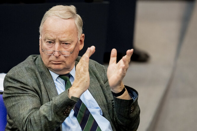 Gauland klatscht im Bundestag