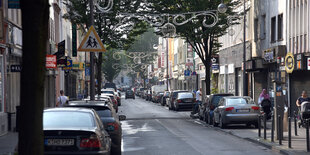 Autos und Bäume in der Keupstraße