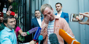 Reporter umringen Iwan Golunow