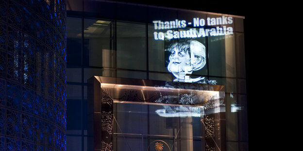 eine Zeichnung von Angela Merkel, darüber steht: „Thanks – No tanks to Saudi Arabia“