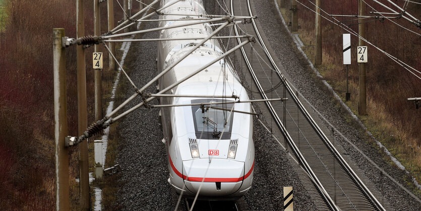 Ein ICE der Deutschen Bahn