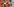 Pfadfinder ziehen orange Mülltonnen hinter sich her