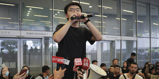 Ein Mann, Joshua Wong