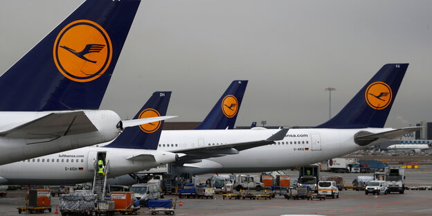 Lufthansa-Maschinen auf dem Flugplatz
