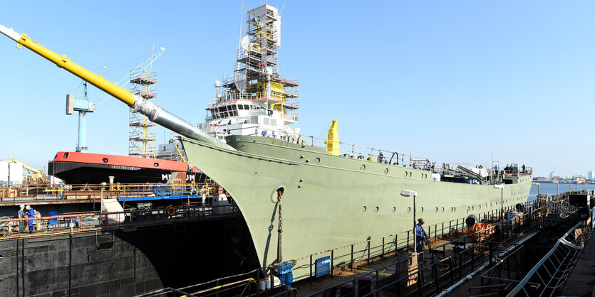 Der Rumpf der "Gorch Fock" in eonem Trockendock in Bremerhafen