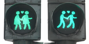 homosexuelle Ampelfiguren leuchten grün