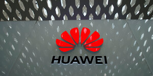 Huawei Logo an einer Wand
