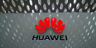 Huawei Logo an einer Wand