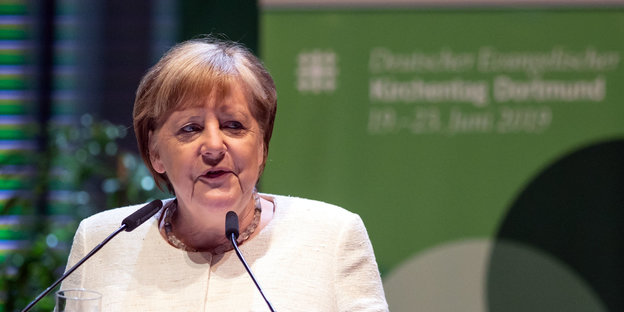 Bundeskanzlerin Angela Merkel (CDU) spricht auf dem 37. Deutschen Evangelischen Kirchentag