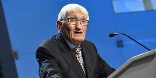 Jürgen Habermas bei einer Rede