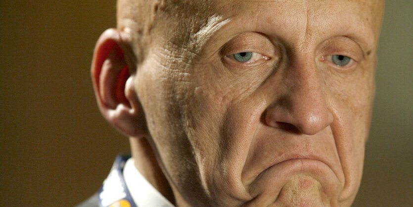 Pierluigi Collina schmollt hart