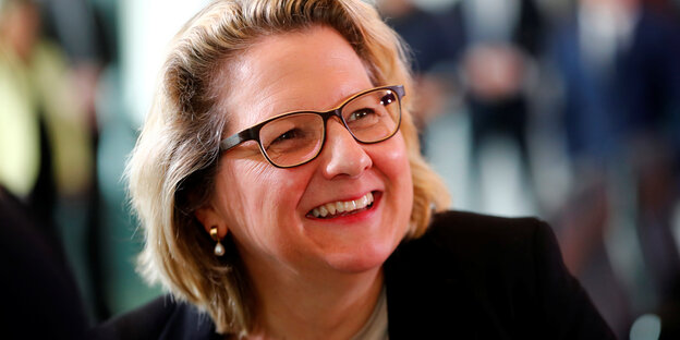 Umweltministerin Svenja Schulze von der SPD lacht