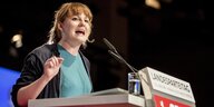 Juso-Chefin Annika Klose spricht auf einem Landesparteitag der Berliner SPD