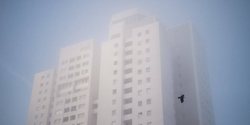 Hochhaus im Nebel