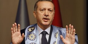 Recep Tayyip Erdoğan bei der Verleihung des Ehrendoktors von der Yildiz Technical University in Istanbul 2012