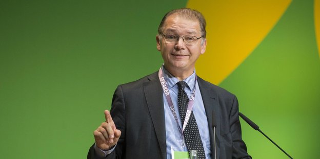 Die EU-Grünen Philippe Lamberts und Ska Keller stehen rum
