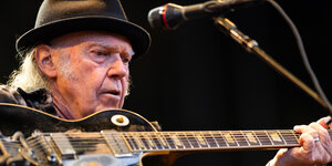 Der Musiker Neil Young bei seinem ersten Auftritt in Deutschland resden