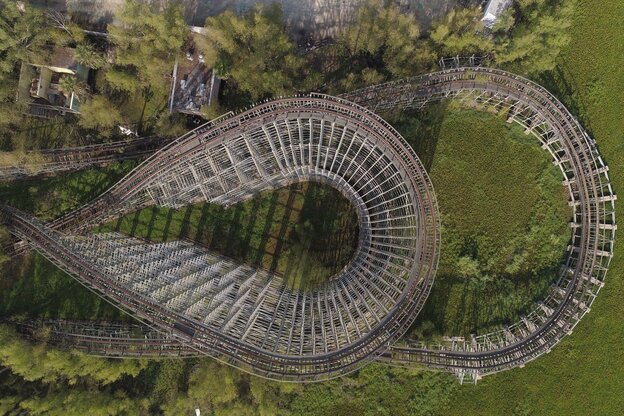 Luftfoto des verlassenen Six Flags Great Adventure Amusement Park in New Orleans, das nach dem Hurricane Katrina 2005 nicht wieder aufgebaut wurde.