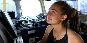 Carola Rackete aus Kiel, deutsche Kapitänin der «Sea-Watch 3», aufgenommen an Bord des Rettungschiffs