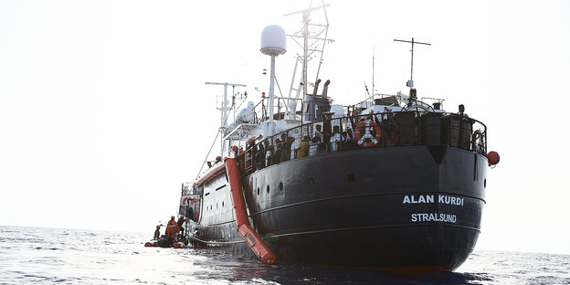 Das Rettungsschiff „Alan Kurrdi“ auf hoher See