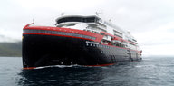 Das Hybrid-Kreuzfahrtschiff „Roald Amundsen“ auf dem Meer