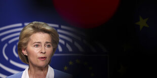 Die Kandidatin für den Kommissionsvorsitz, Ursula von der Leyen, gibt ein Statement.