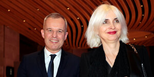 Der Französische Umweltminister Francois de Rugy mit seiner Ehefrau Severine Servat