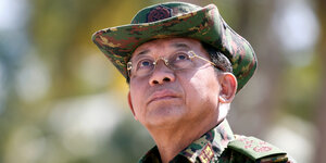 Ein Mann in Militärkleidung, es ist Min Aung Hlaing