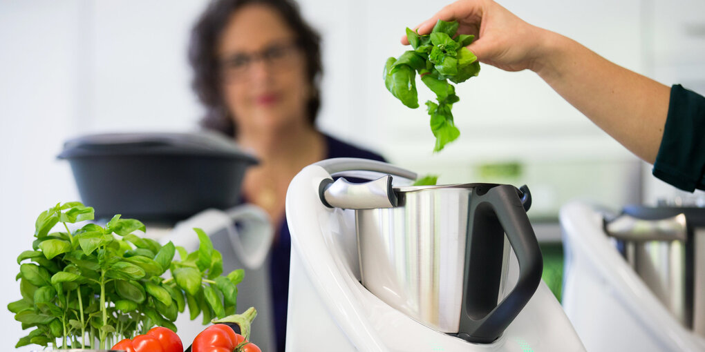 Blick in die Produktion des Thermomix von Vorwerk im Werk in Wuppertal