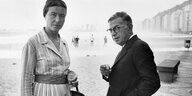 Simone de Beauvoir mit Jean-Paul Sartre am Strand