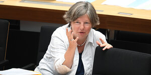 Katrin Lompscher sitzt im Berliner Abgeordnetenhaus