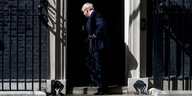 Boris Johnson tritt in die Downing Street 10