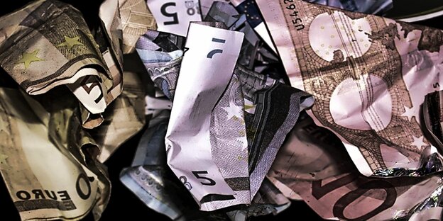 Drei zerknüllte Euroscheine Drei zerknüllte Euroscheine