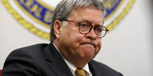 Ein Mann, William Barr