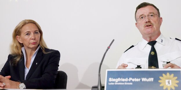 Polizeipräsidentin Slowik (links) und Direktionsleiter Wulff bei der Bilanz-PK der Polizei