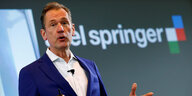 Der CEO vom Axel-Springer-Verlag hält eine Rede