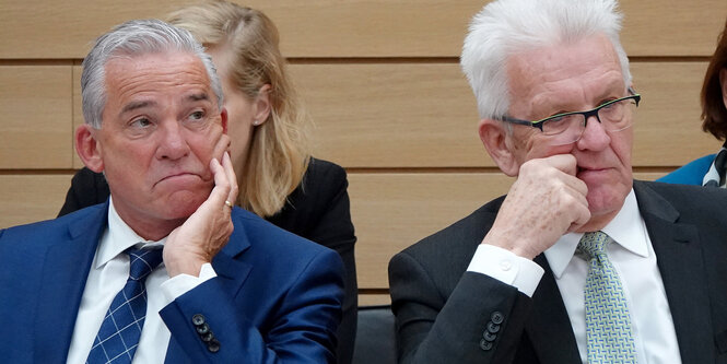 Kretschmann und Strobl sitzen nebeneinander