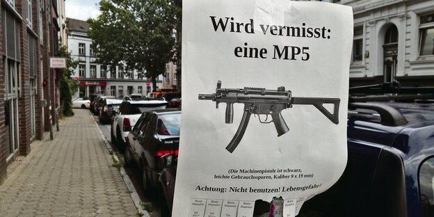 Ein von der taz nord entworfener Aushang mit der Aufschrift "Wird vermisst: eine MP5"