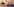 Gerichtszeichnung: Epstein sitzt in blauer Kleidung und mit Brille auf der Anklagebank. Im Hintergrund der Richter