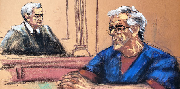 Gerichtszeichnung: Epstein sitzt in blauer Kleidung und mit Brille auf der Anklagebank. Im Hintergrund der Richter