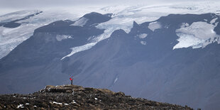 Mensch auf dem ehemaligen Okjökull-Gletscher.